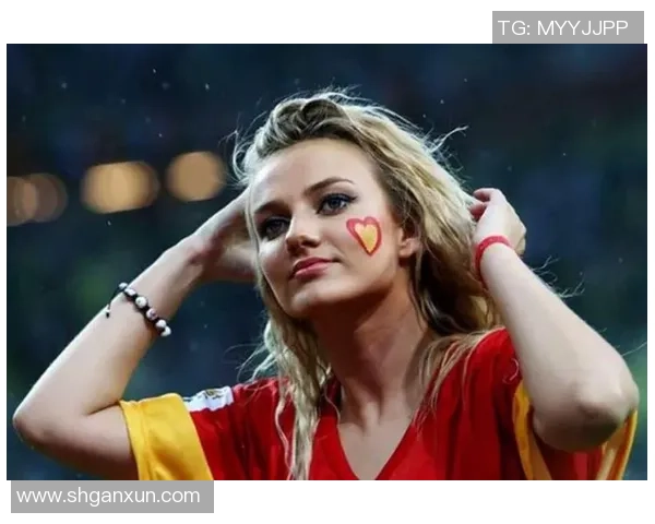 足球明星在KTV展现歌喉引发粉丝热议唱功与球技同样精彩